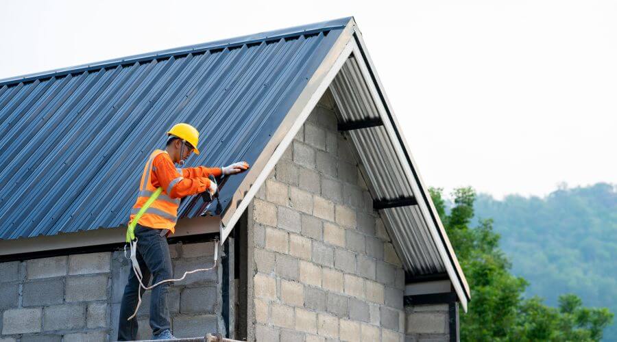 Expert Emergency Roof Repairs services in East Troy, WI